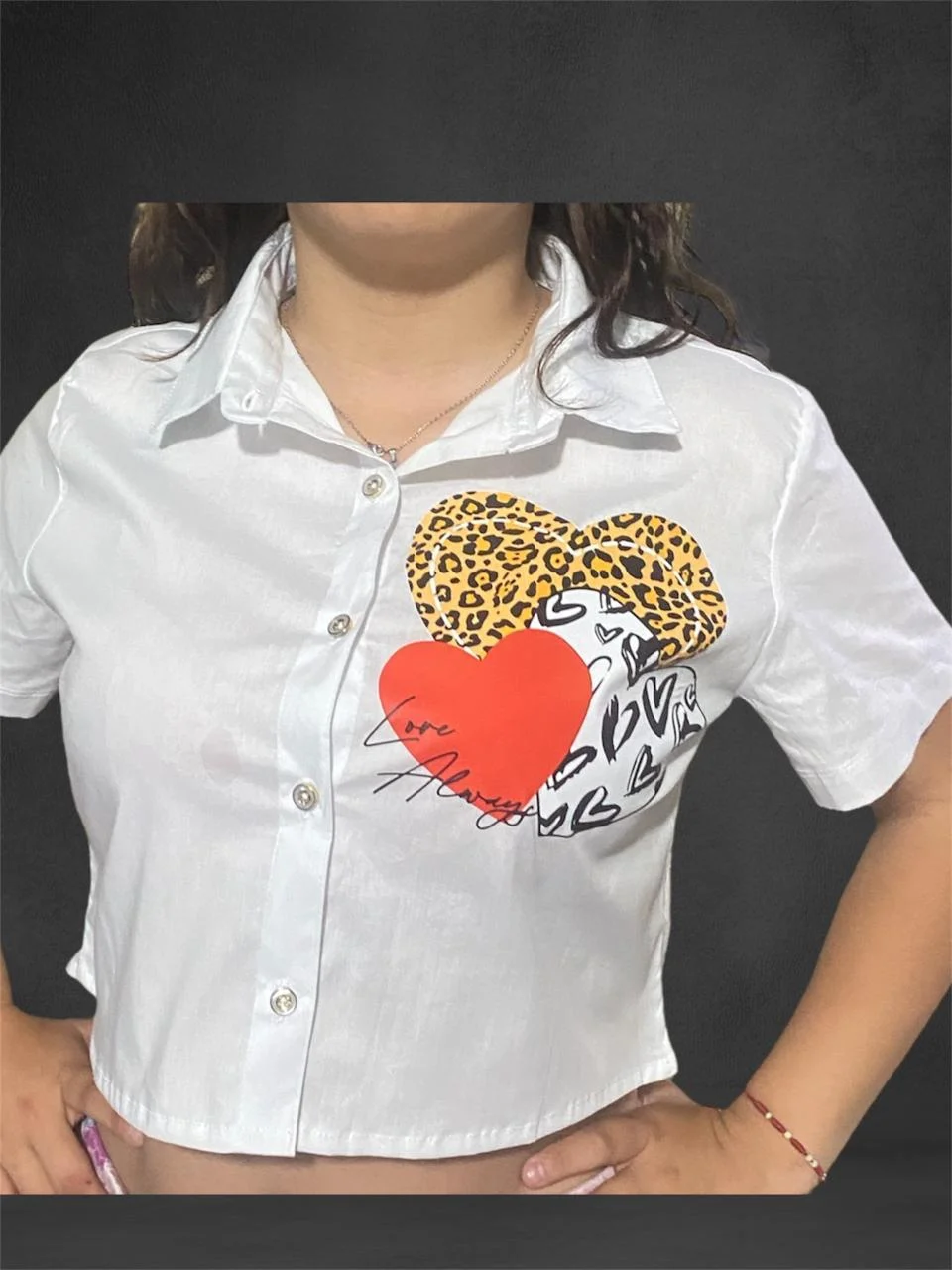 blusa corta semi oversize