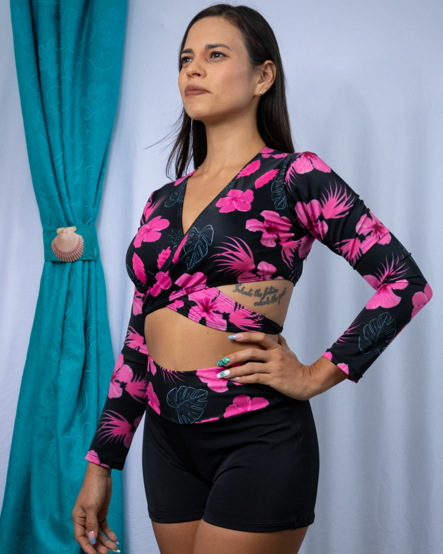 Deportivo Negro Flores Fucsia
