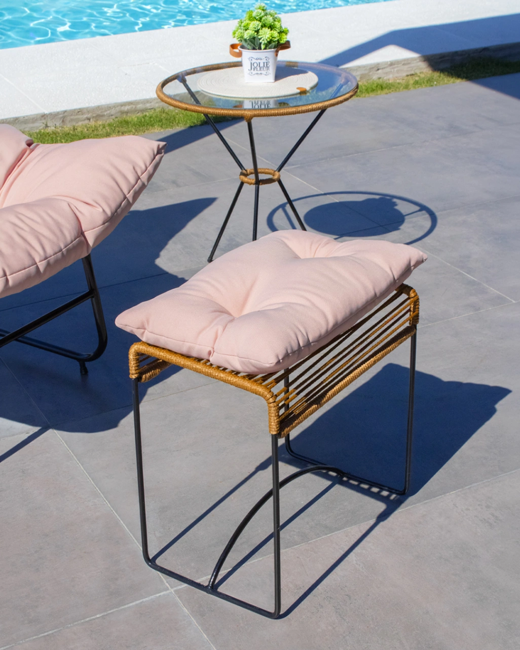Sillon Homero con apoya pie (Almohadon Rosa Crema)