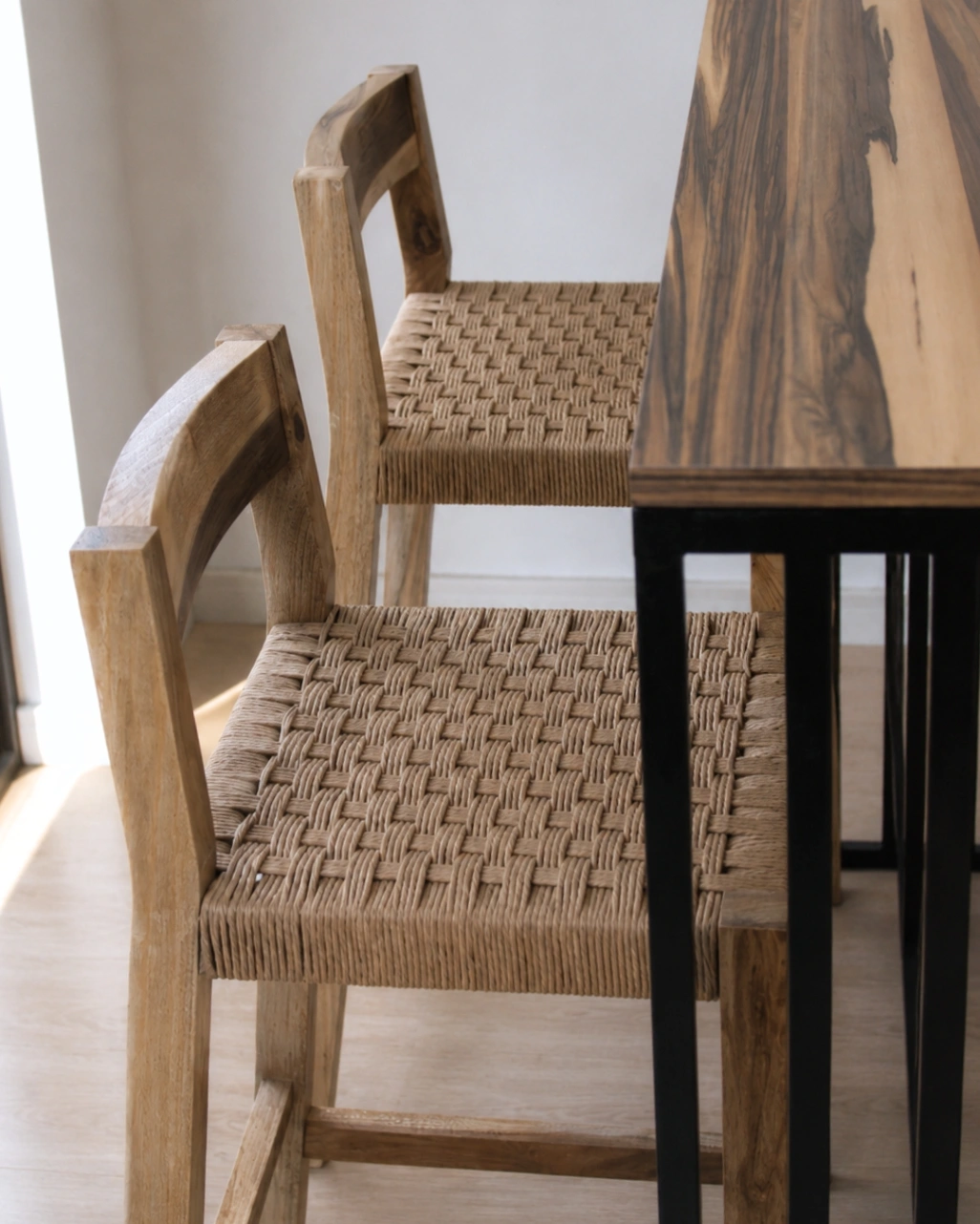 Banqueta Bali en Madera de Petiribí (Tejida)