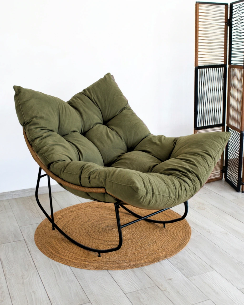 Sillón Mecedora Shoan (con almohadón Verde Seco)