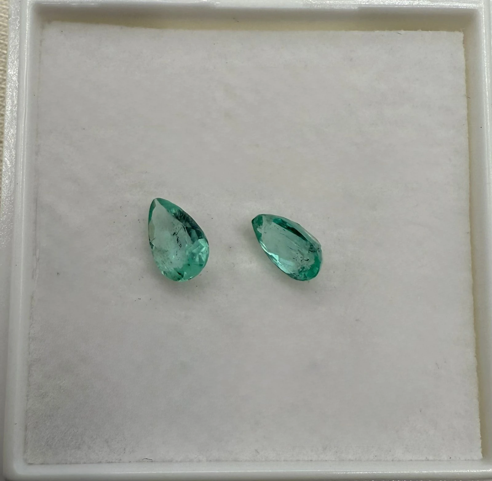 PAR ESMERALDAS TALLA LAGRIMA