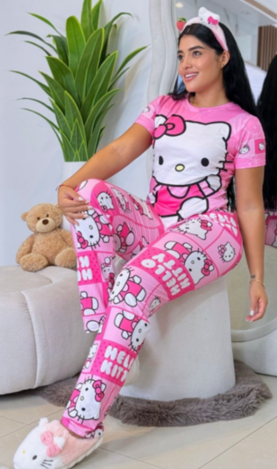 Pantalón camiseta hello Kitty