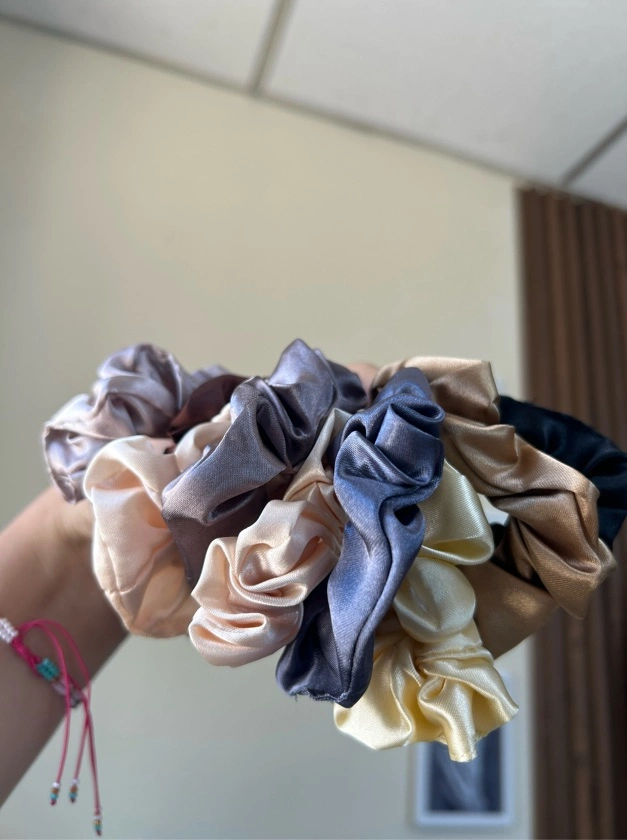Scrunchie de Satín Mini