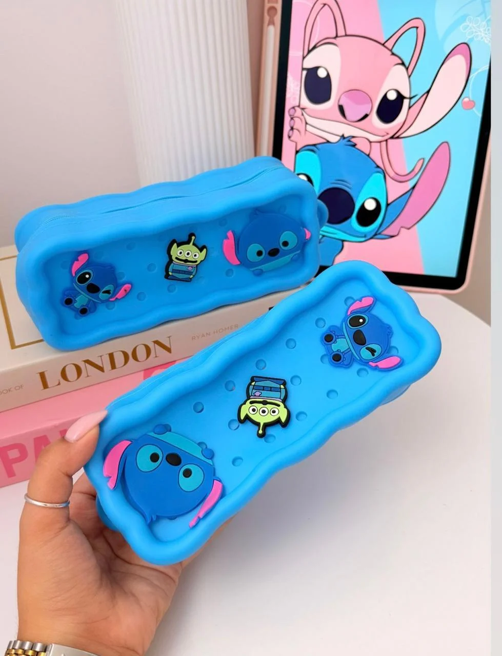 Cartuchera con pines